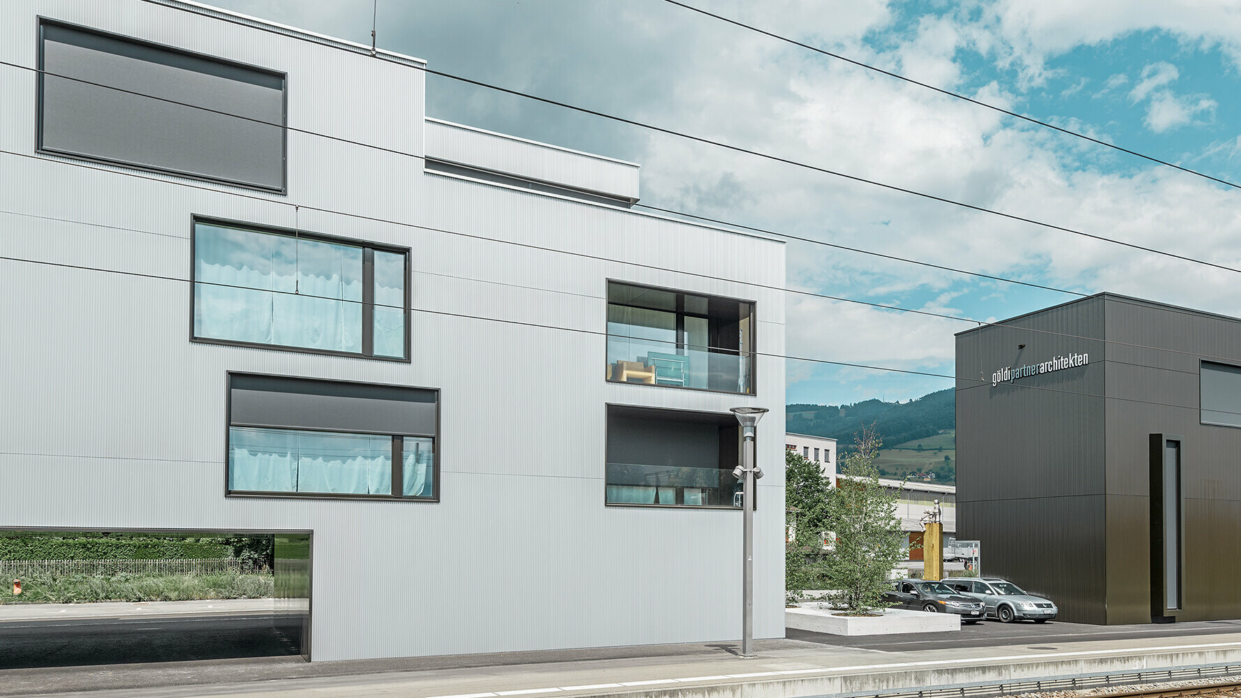 Bâtiments résidentiels et de bureaux avec profil triangle PREFA