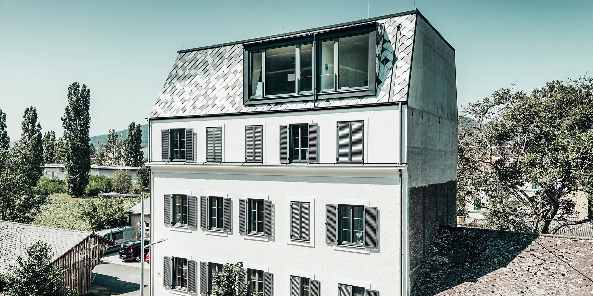 Vue de la villa depuis la rue.