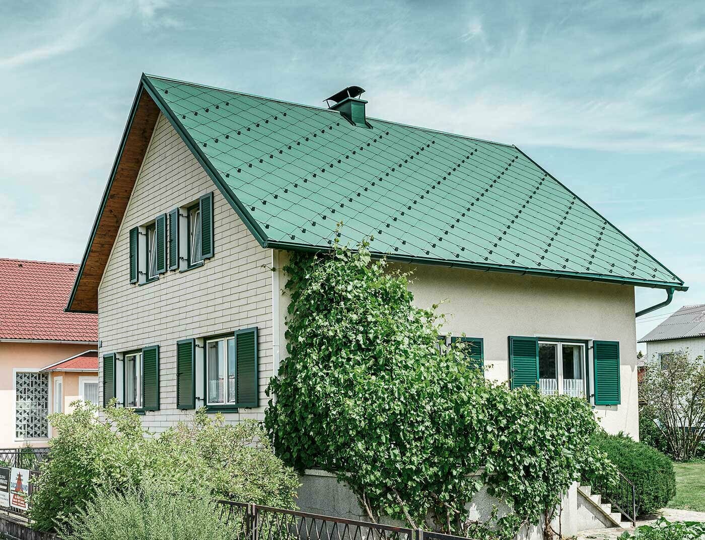 Maison individuelle rénovée avec  les losanges 44 × 44 en vert mousse