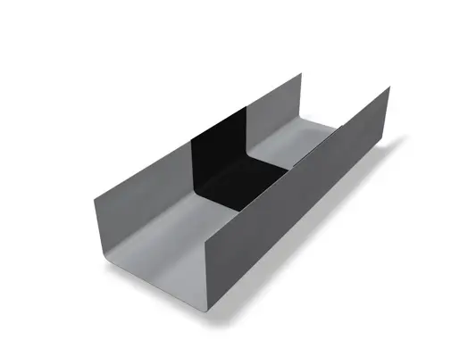 La photo montre un joint de dilatation PREFA gris sans boudin et cache (gouttière carrée) en aluminium robuste. Cet élément de raccordement sert à prolonger les gouttières carrées avec précision et garantit des gouttières étanches et fiables. Le joint de dilatation est disponible pour les gouttières de dimensions 250, 333 et 400.