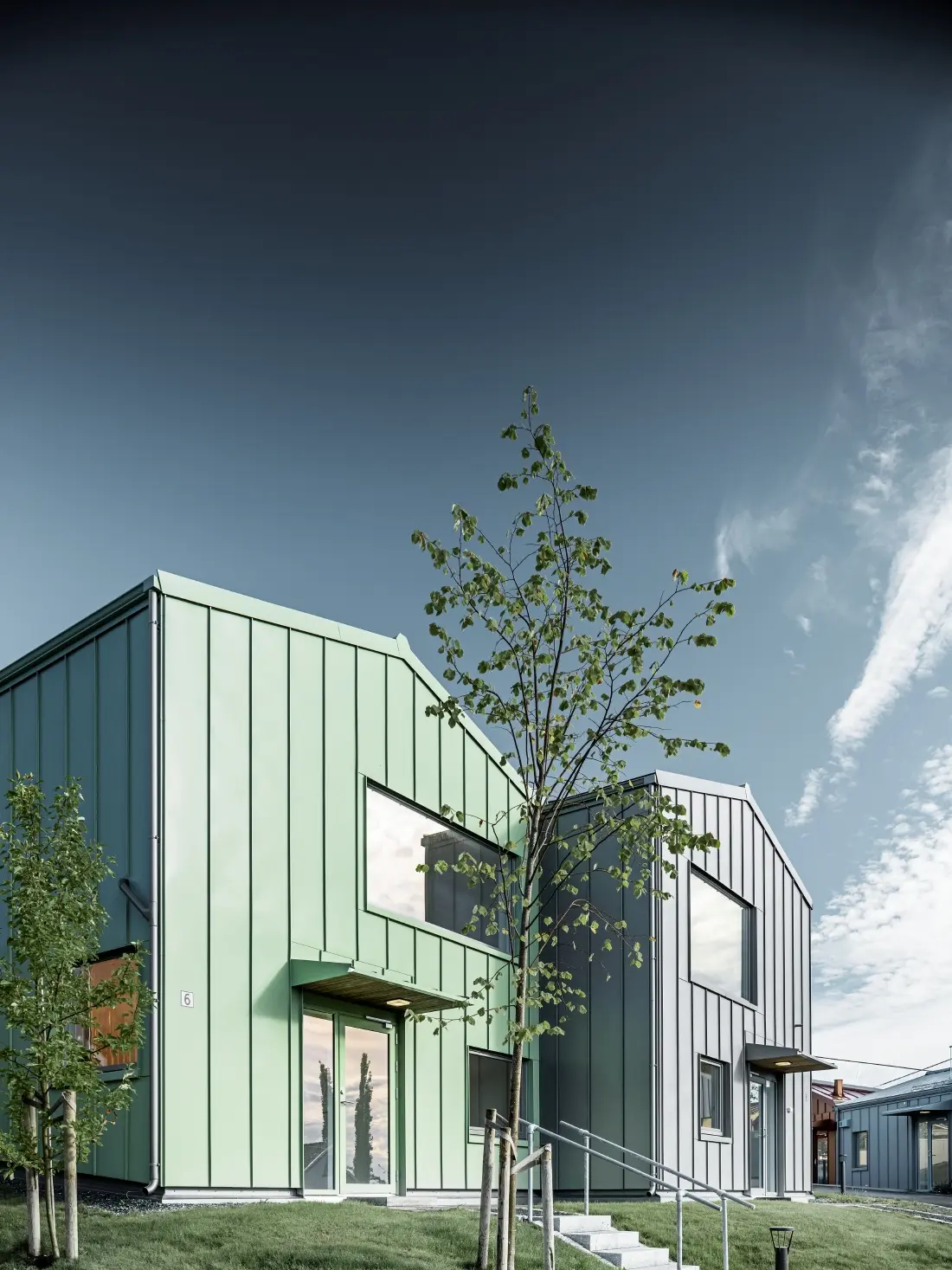 Lotissement d’habitations composé de maisons individuelles recouvertes de Prefalz PREFA dans différentes couleurs à Trondheim.