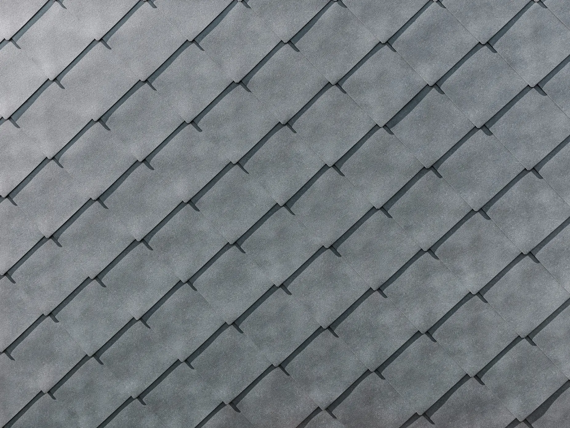 Gros plan du losange de façade 44 x 44 en aluminium PREFA en P.10 gris pierre